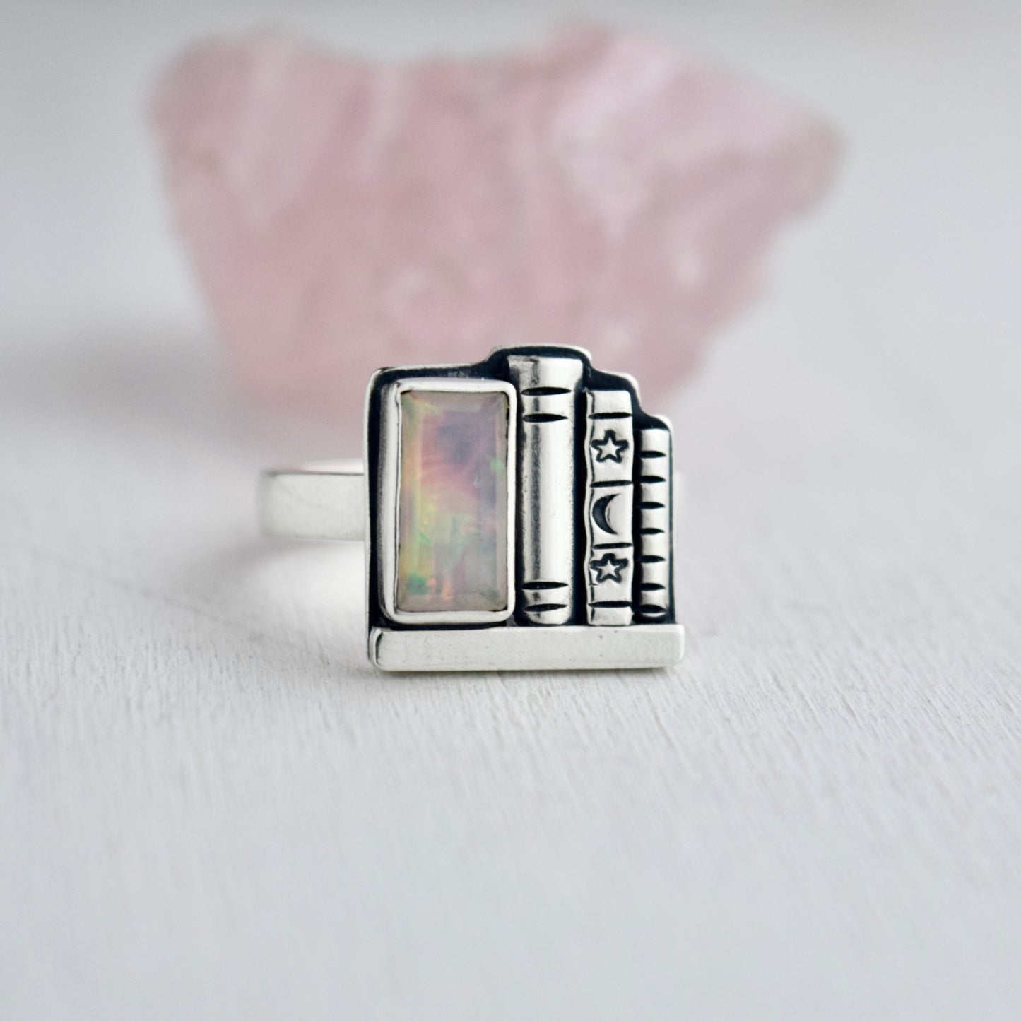 Bookshelf with Ethiopian Opal size 7