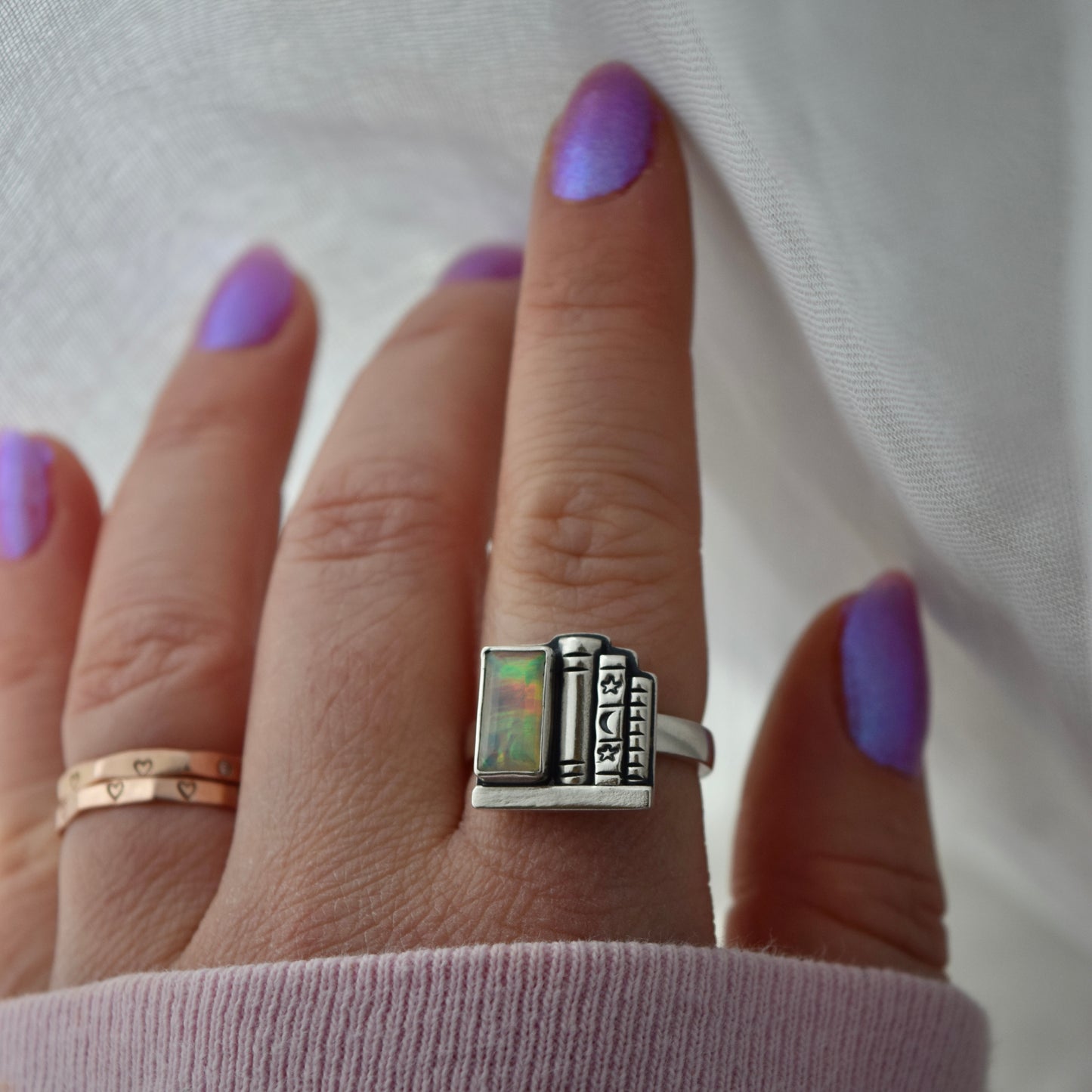 Bookshelf with Ethiopian Opal size 7