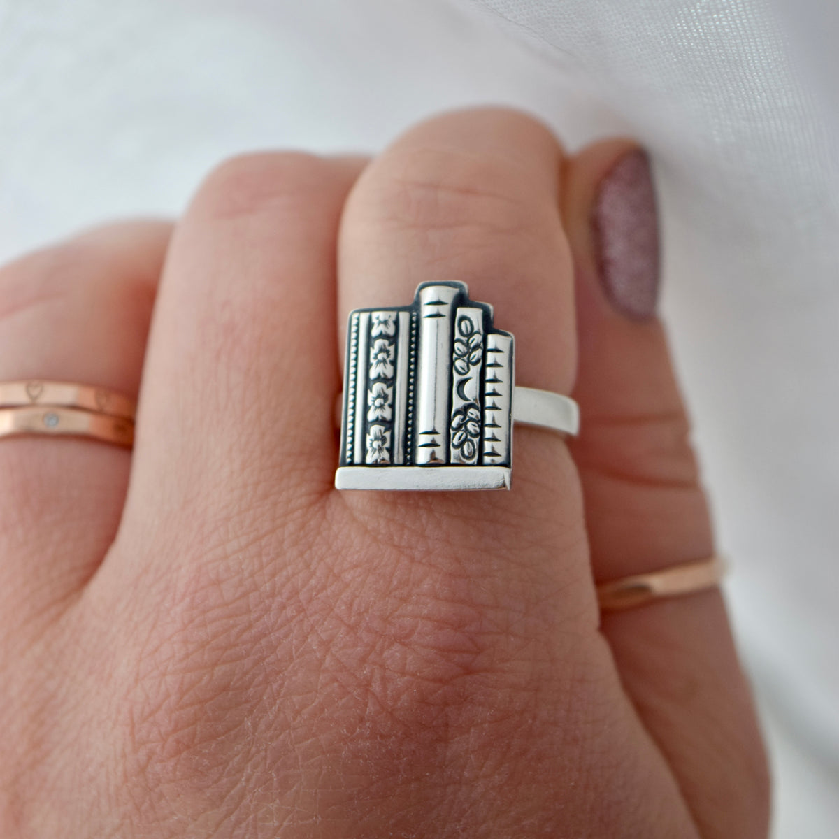 Bookshelf Ring Size 7.5