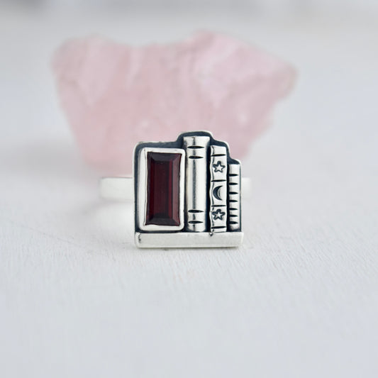 Bookshelf Ring with Garnet Size 8.5