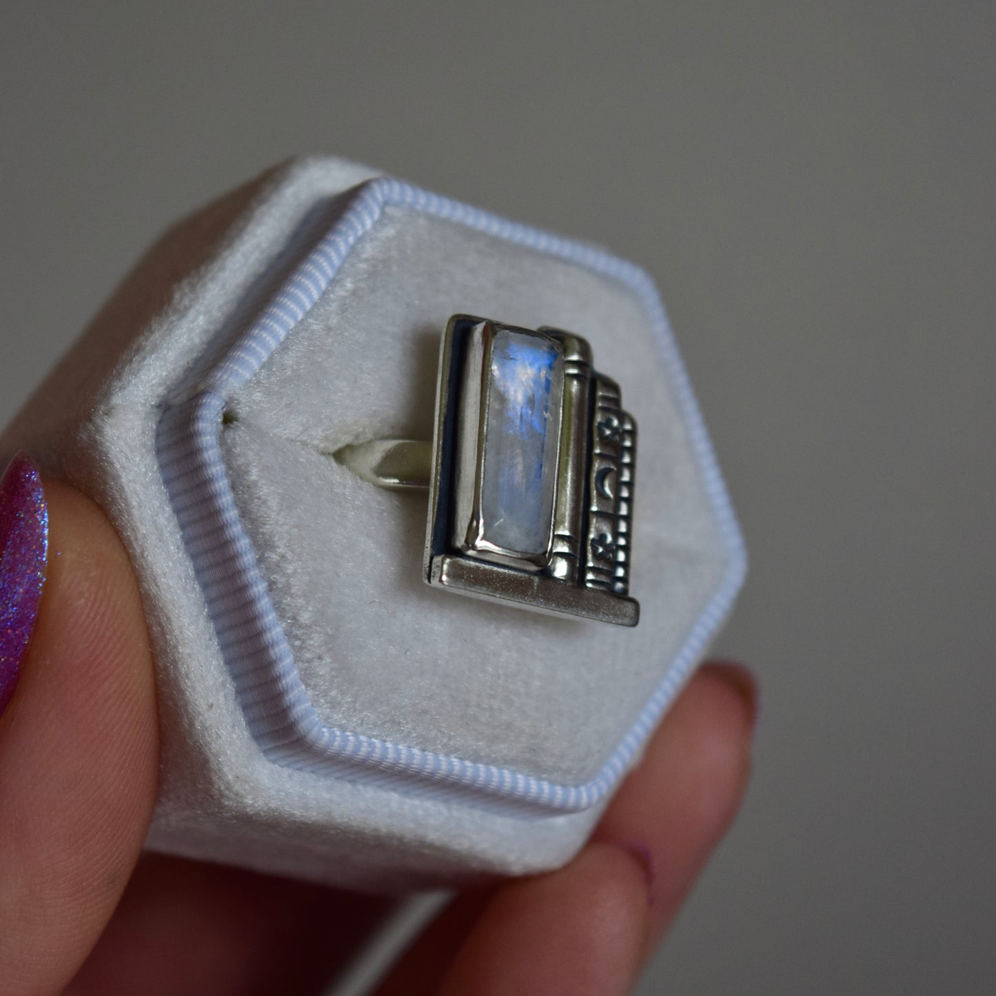 Bookshelf Ring with Rainbow Moonstone Size 7