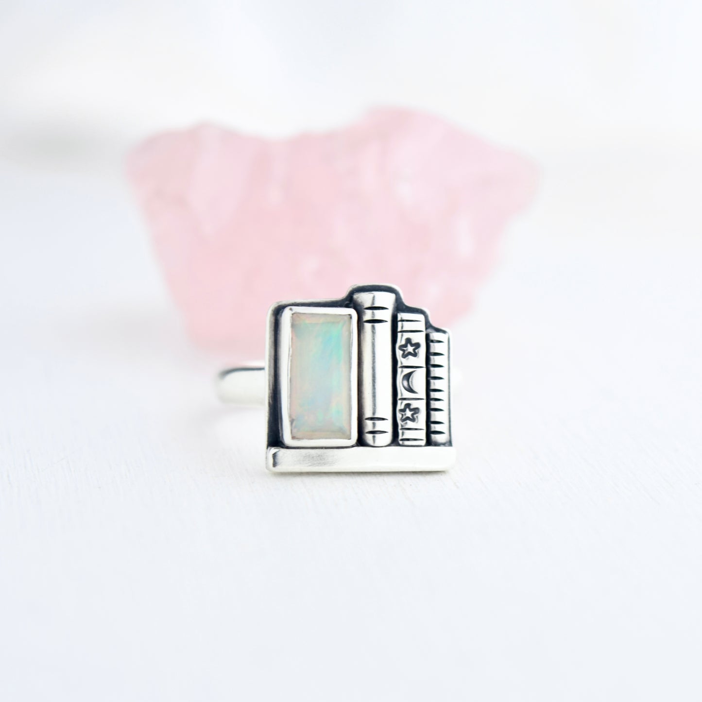 Bookshelf with Ethiopian Opal size 7