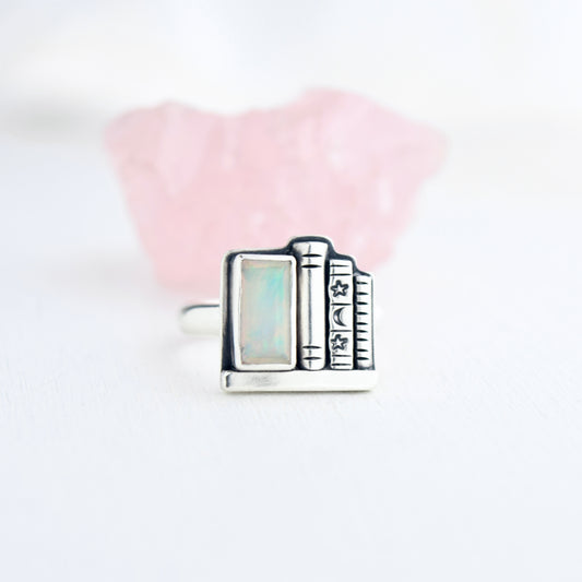 Bookshelf with Ethiopian Opal size 7