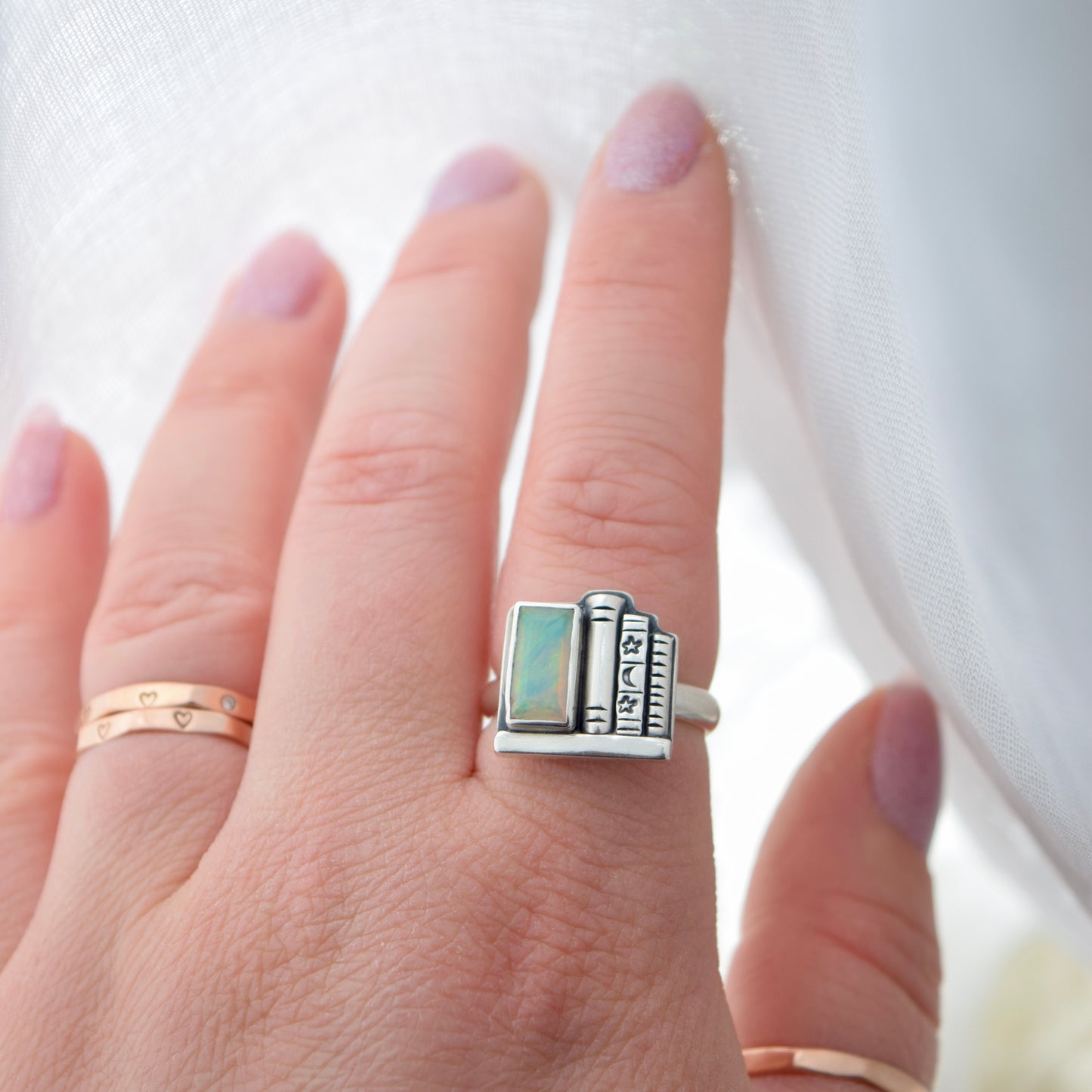 Bookshelf with Ethiopian Opal size 7