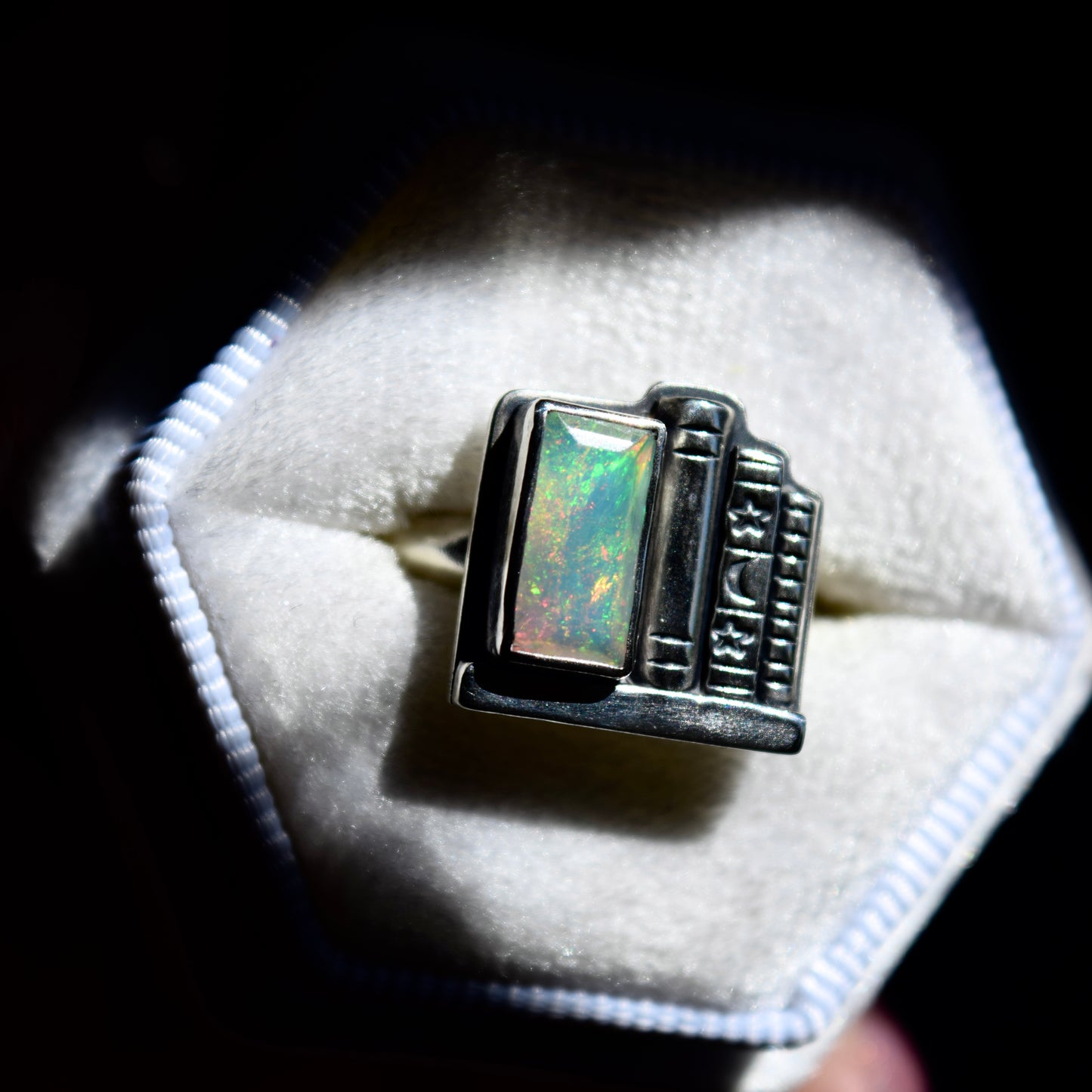 Bookshelf with Ethiopian Opal size 7