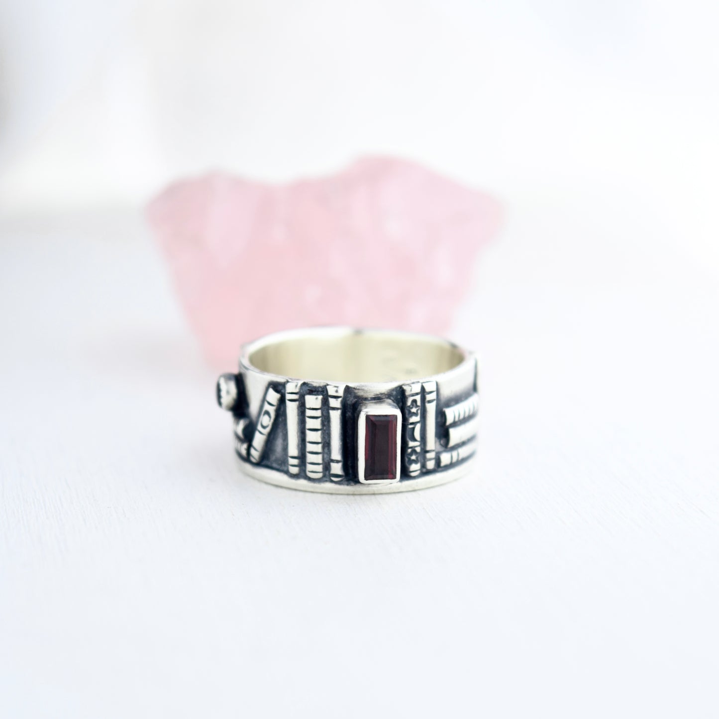 Bookshelf Ring Band with Garnet and Black Star Sapphire Size 7.5