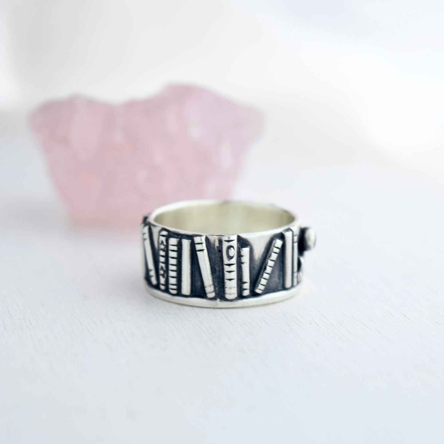 Bookshelf Ring Band with Garnet and Black Star Sapphire Size 7.5
