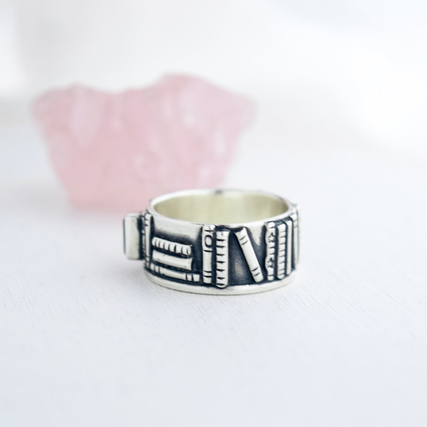 Bookshelf Ring Band with Garnet and Black Star Sapphire Size 7.5