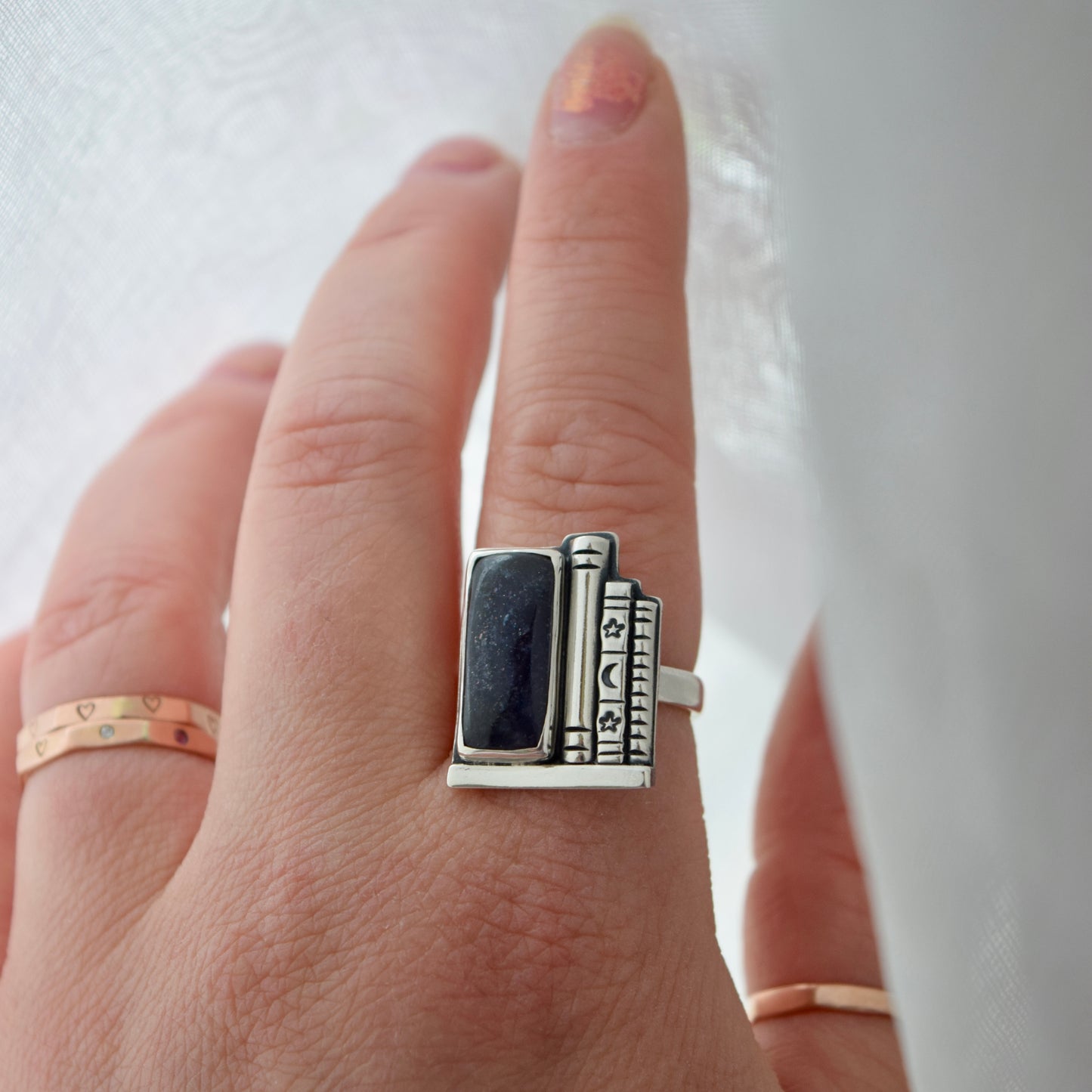 Bookshelf Ring with Iolite Size 7