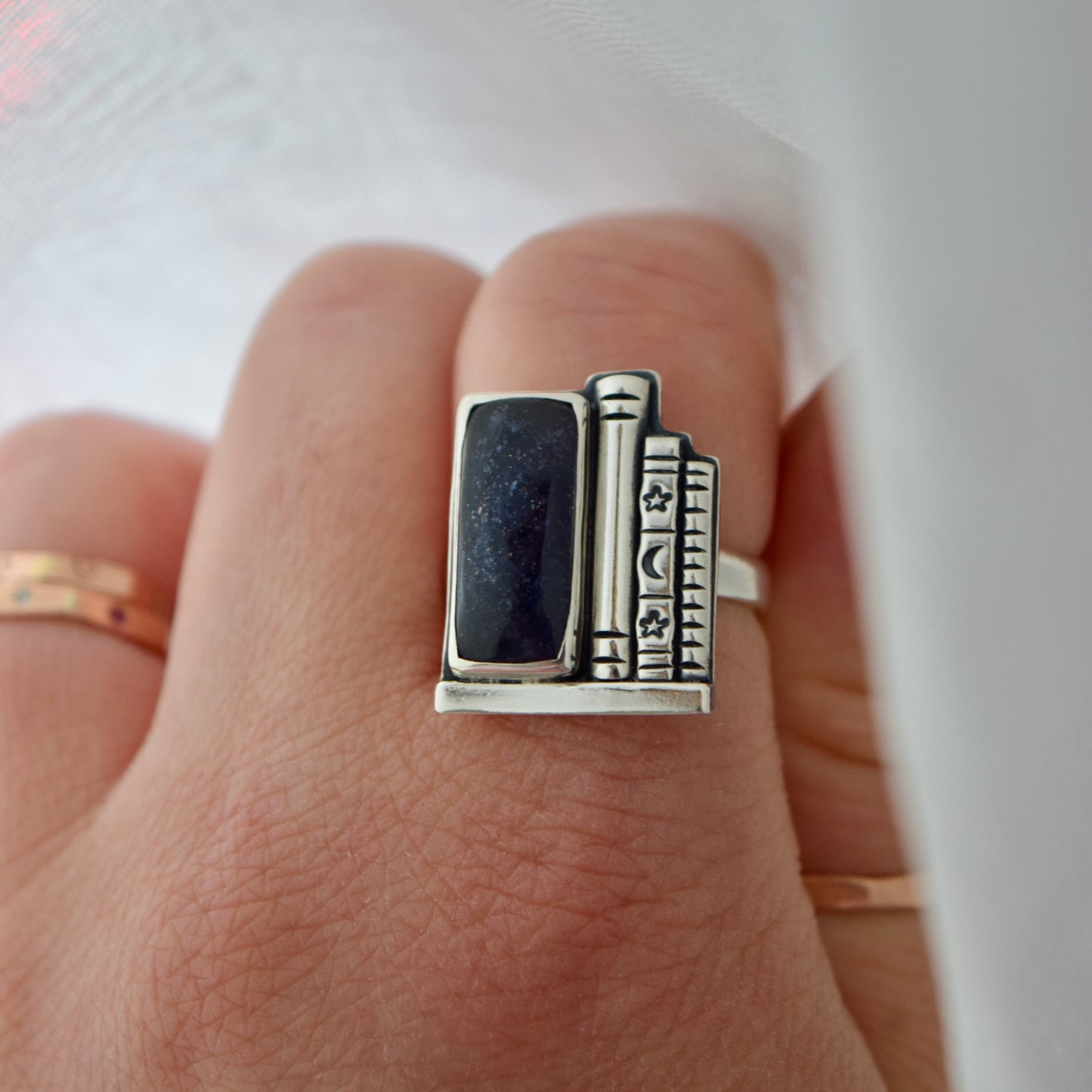Bookshelf Ring with Iolite Size 7