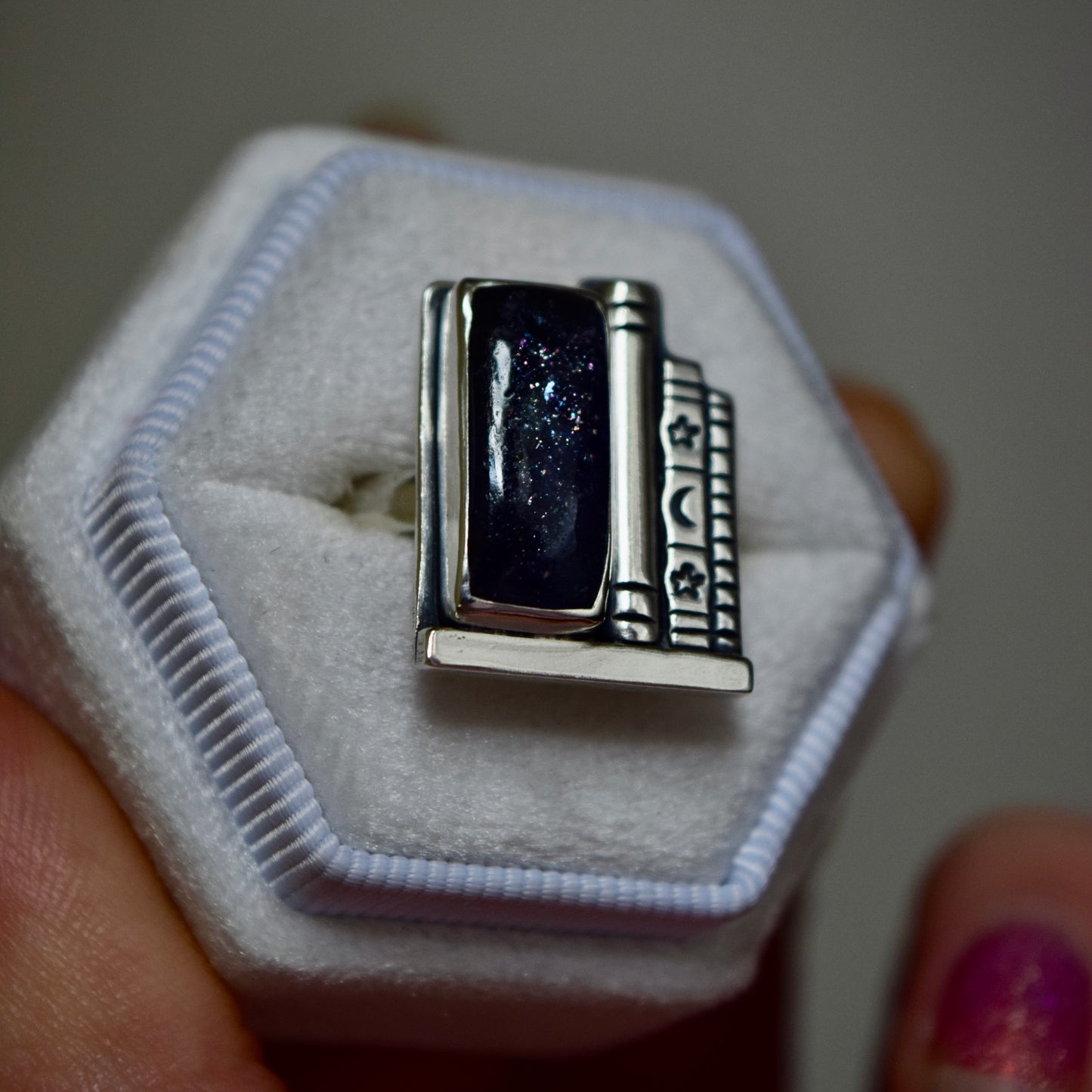 Bookshelf Ring with Iolite Size 7