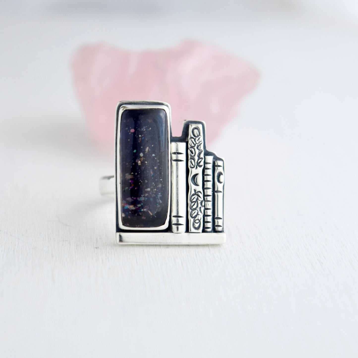 Bookshelf Ring with Iolite Size 8