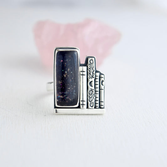 Bookshelf Ring with Iolite Size 8