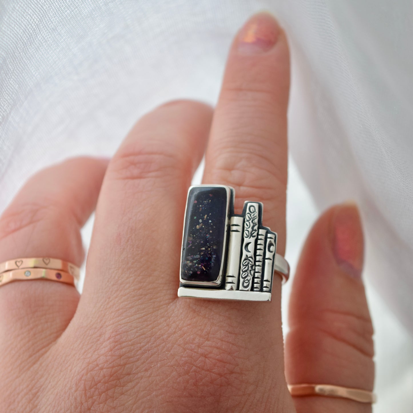 Bookshelf Ring with Iolite Size 8